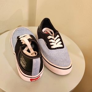 Levi's sneakers sz 5.5 blue